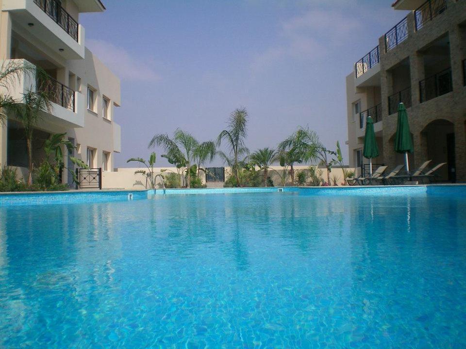103 Elegant 2 Bed Apartment With Free Wifi, Ac, Pool & Gym! Larnaca Extérieur photo